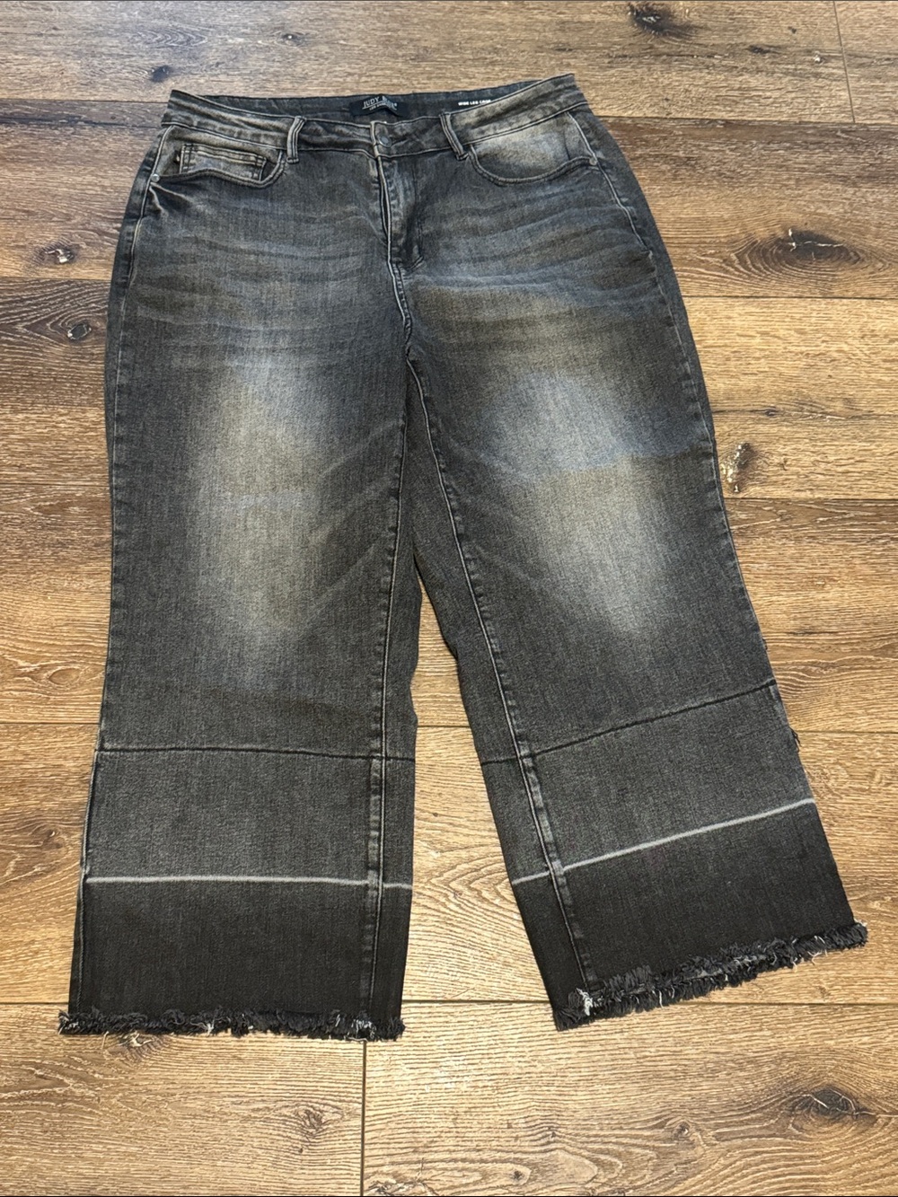 Judy Blue Washed Black Cropped Wide-Leg Jeans with Raw Hem